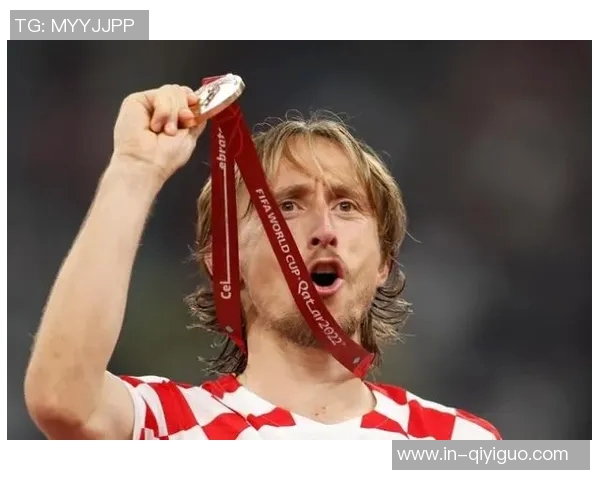 安布盛赞莫德里奇：米兰魅力领袖点燃足球热情与梦想